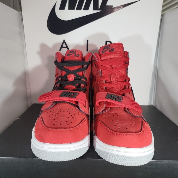 Size11.5- Jordan Legacy 312 Toro 2018 AV3922-601.... Fits Men Size 11.5, Youth S - Picture 7 of 12